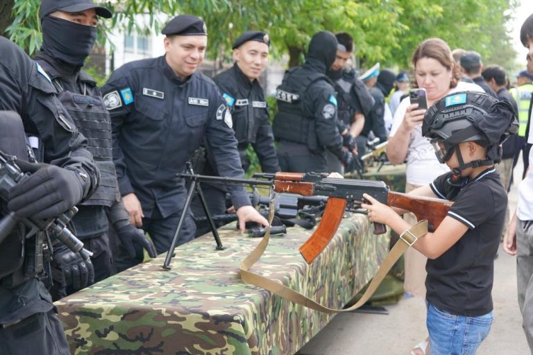 Қазақстан полициясы күні: СҚО-да қызмет бабында қаза тапқан әріптестер еске алынып, Ашық есік күні өтті