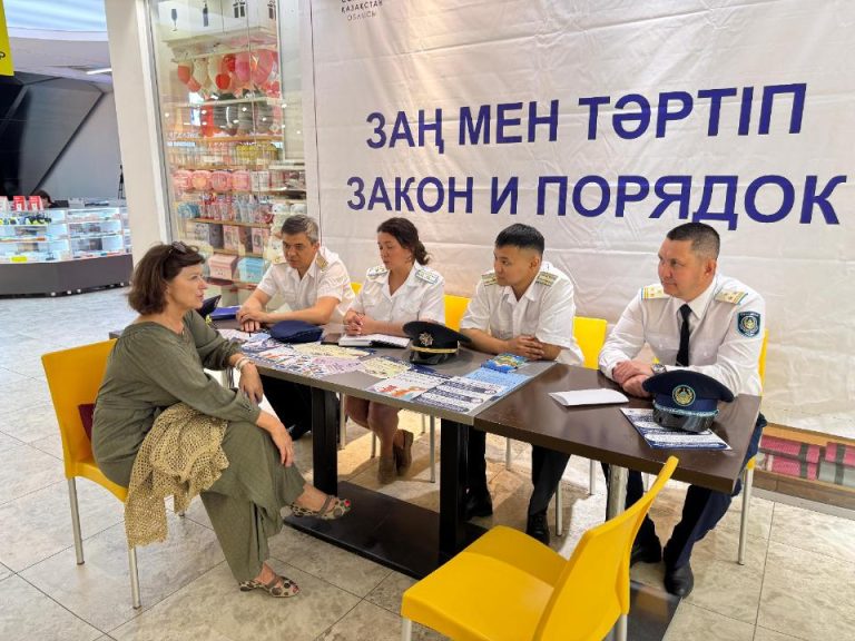 «Заң және Тәртіп керуені»: Петропавлда құқық қорғау органдары азаматтарға кеңес беруде