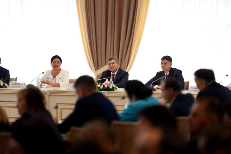 Петропавлда дәстүрлі Тамыз кеңесі өтті: Білім беруге бөлінген қаржы мен мектептерді жаңарту жоспары