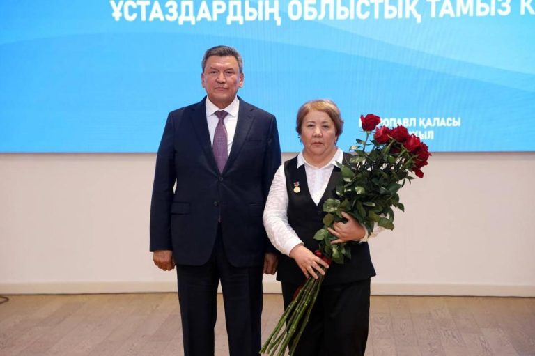 СҚО Ұстаздары Мемлекеттік Деңгейде Марапатталды: Еңбектері Еленіп, Құрметке Бөленді