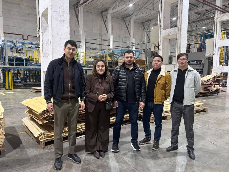 «QazIndustry» СҚО Кәсіпорындарына Кеңес Берді: Жасанды Интеллекті Өндіріске Енгізу Мәселесі Талқыланды